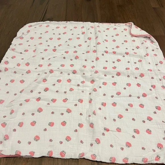 Aden + Anais Rare Dream Blanket Cupcake and FairiesGorgeous —no flaws